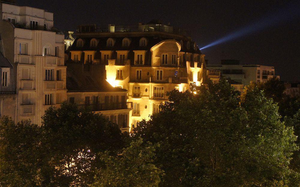 ホテル レジーナ モンマルトル パリ エクステリア 写真